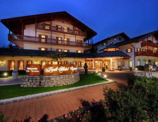 Spa-Behandlung und Micro-Needling - Luxus-Hotels mit medizinischer Kompetenz liegen im Trend. Im Park-Hotel Egerner Höfe gelingt die perfekte Kombination von Gesundheit, Wohlfühlen und Genuss. www.marinajagemann.com