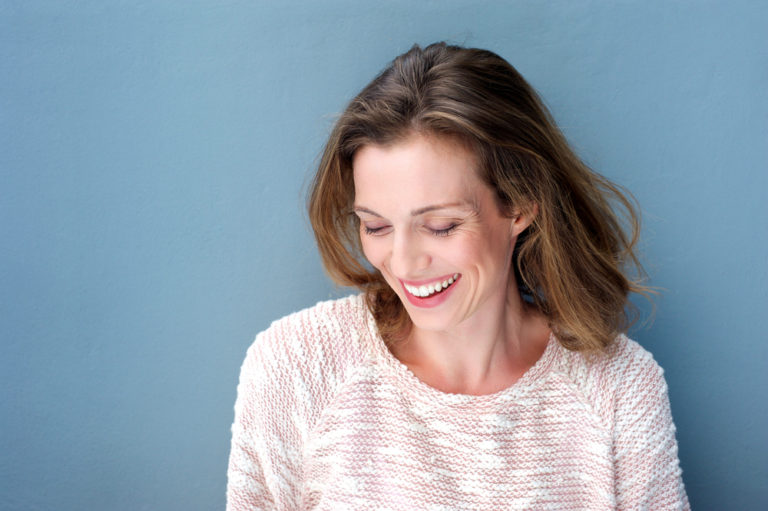 Das Profhilo Treatment auf Basis von Hyaluronsäure soll dem Teint in Minuten einen lang anhaltenden Glow verleihen. Wir waren bei der Behandlung dabei: www.marinajagemann.com