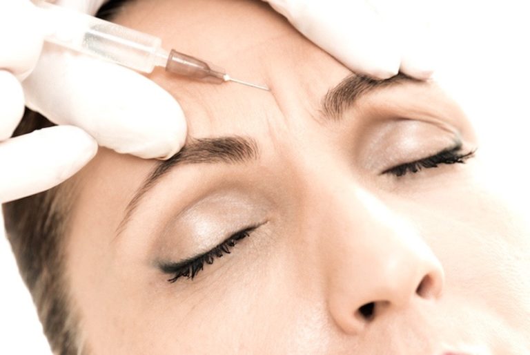 Unsere Autorin Angelika Brodde wollte es endlich mal wissen: Wie fühlt es sich an, mit Botox behandelt zu werden? Ein Erfahrungsbericht.www.marinajagemann.com