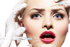 Gibt es den perfekten Zeitpunkt für erste Botox-Injektionen? Wie sicher ist die Behandlung, was sind die Kosten und Nebenwirkungen? Alles über Botox to go und Botox Flatrates auf www.marinajagemann.com