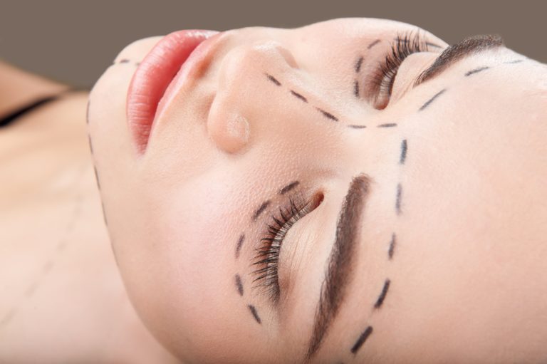 Plastische Chirurgie: Das sind die Schneitstrends in Zeiten von Corona. Lifting 3.0, Marina Jagemann, Dr. Markus Klöppel