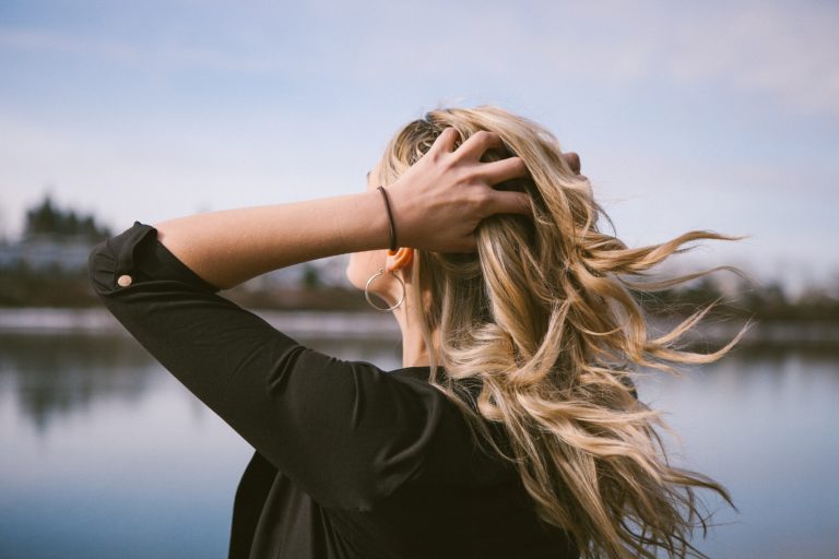 Minoxidil, Marina Jagemann, Haarausfall, feines Haar, dünnes Haar, Menopause, Wechseljahre, erblich bedingter Haarausfall,