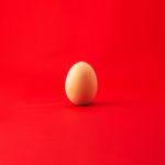 One egg a day keeps the doctor away? Auf jeden Fall sind Eier viel gesünder, als lange Zeit gedacht. Eier sind sogar Anti-Aging Booster und halten schlank!