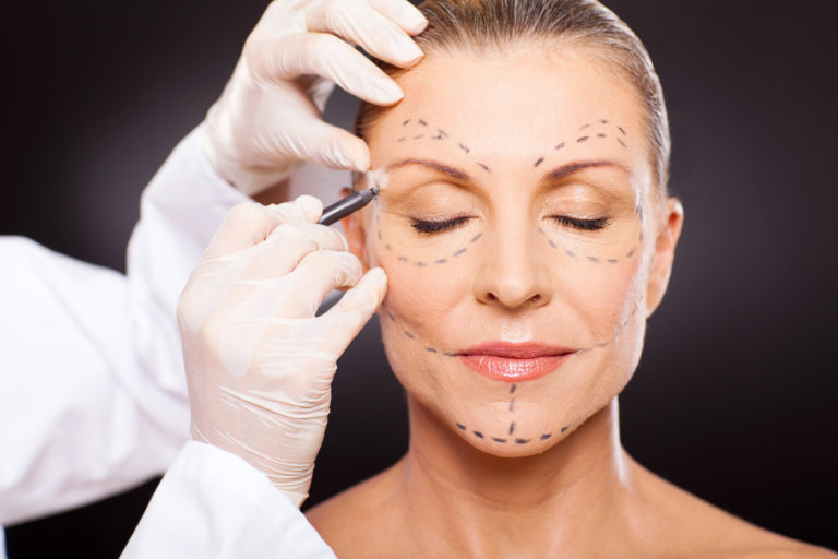 Facelifting: Kosten und Risiko