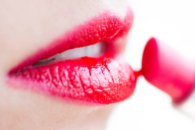 Die Lippenform optimieren. Tipps und Tricks für die perfekte Lippenform, Hyaluronsäure Filler, vollere Lippen