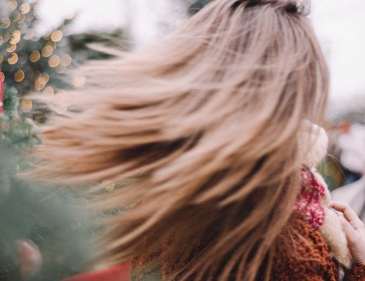 Air Dry: Haare stylen ohne Hitze, Haare fliegen im Wind