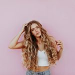 Blowtox - eine Frau mit sehr viel Haarvolumen