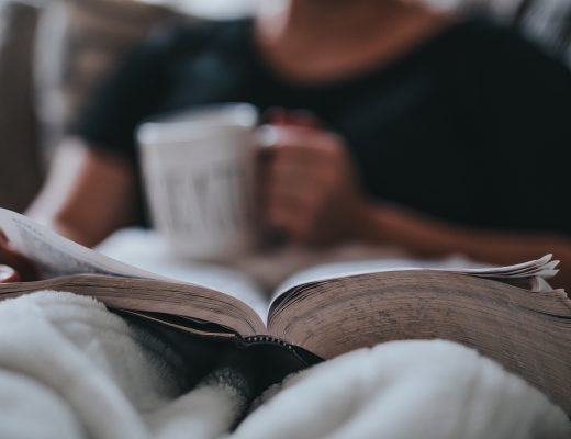 Gemütlich ein Buch lesen