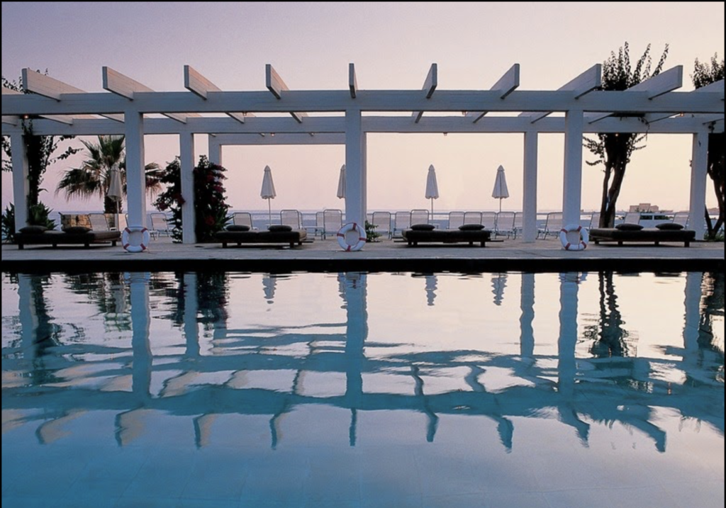 Pool im Hotel Almyra