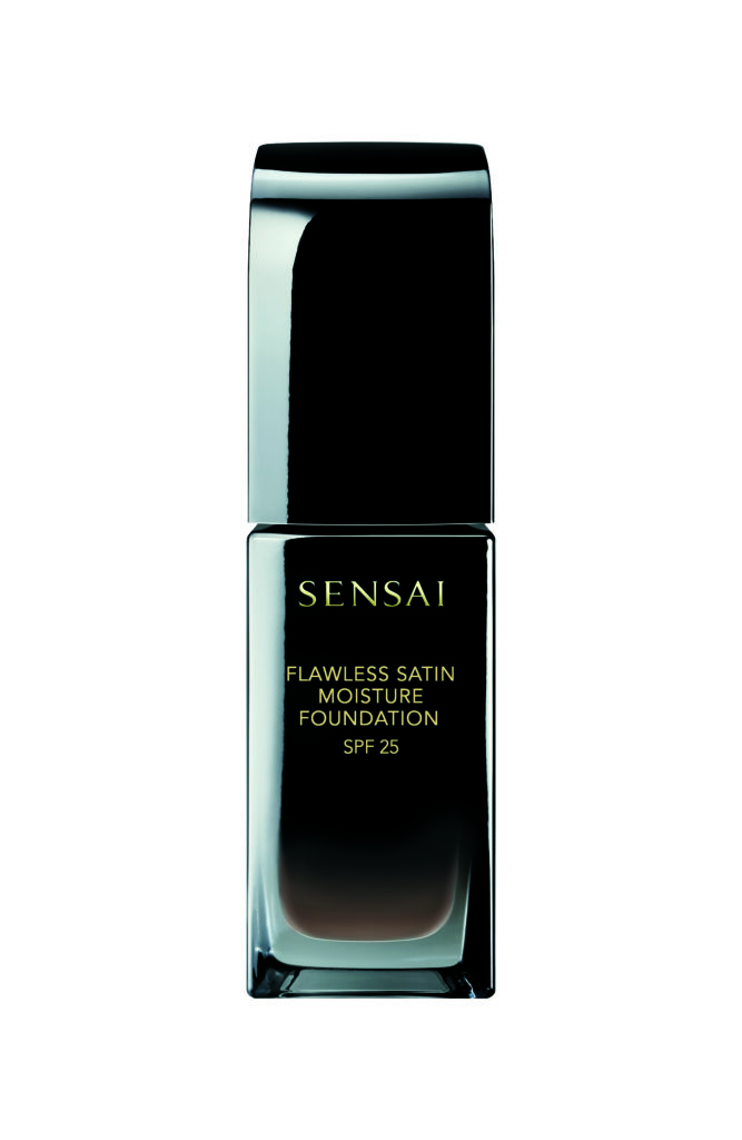 Ebenmäßiger Teint mit FLAWLESS SATIN MOISTURE FOUNDATION von Sensai